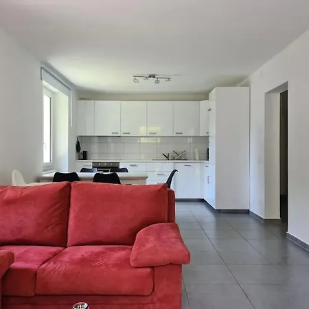 Gartenwohnung Im Zentrum Von Vira/gamborogno Gambarogno